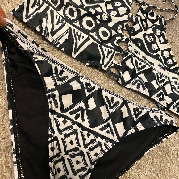 Two piece bikini - Picture 2 of 3